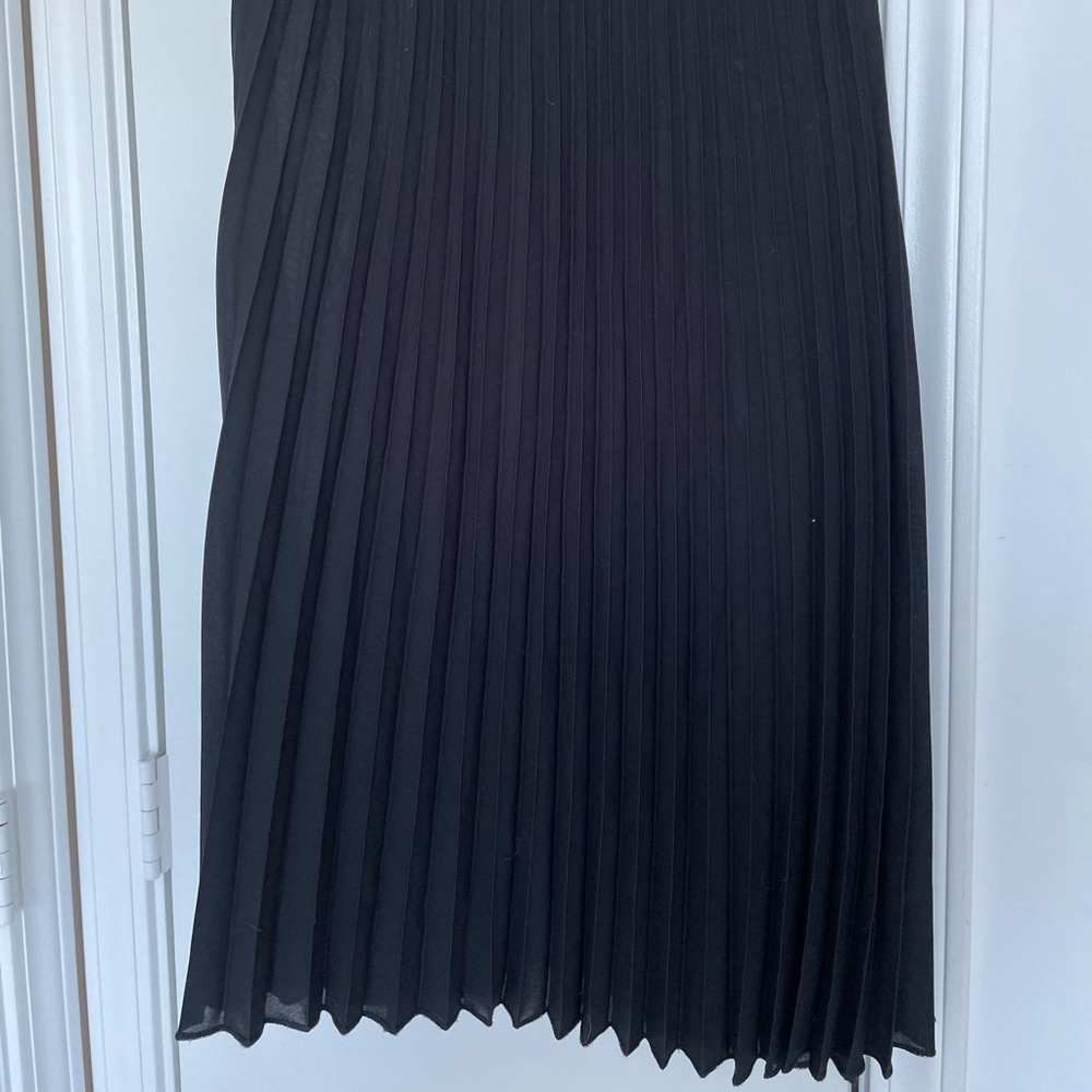 Pleated midi skirt